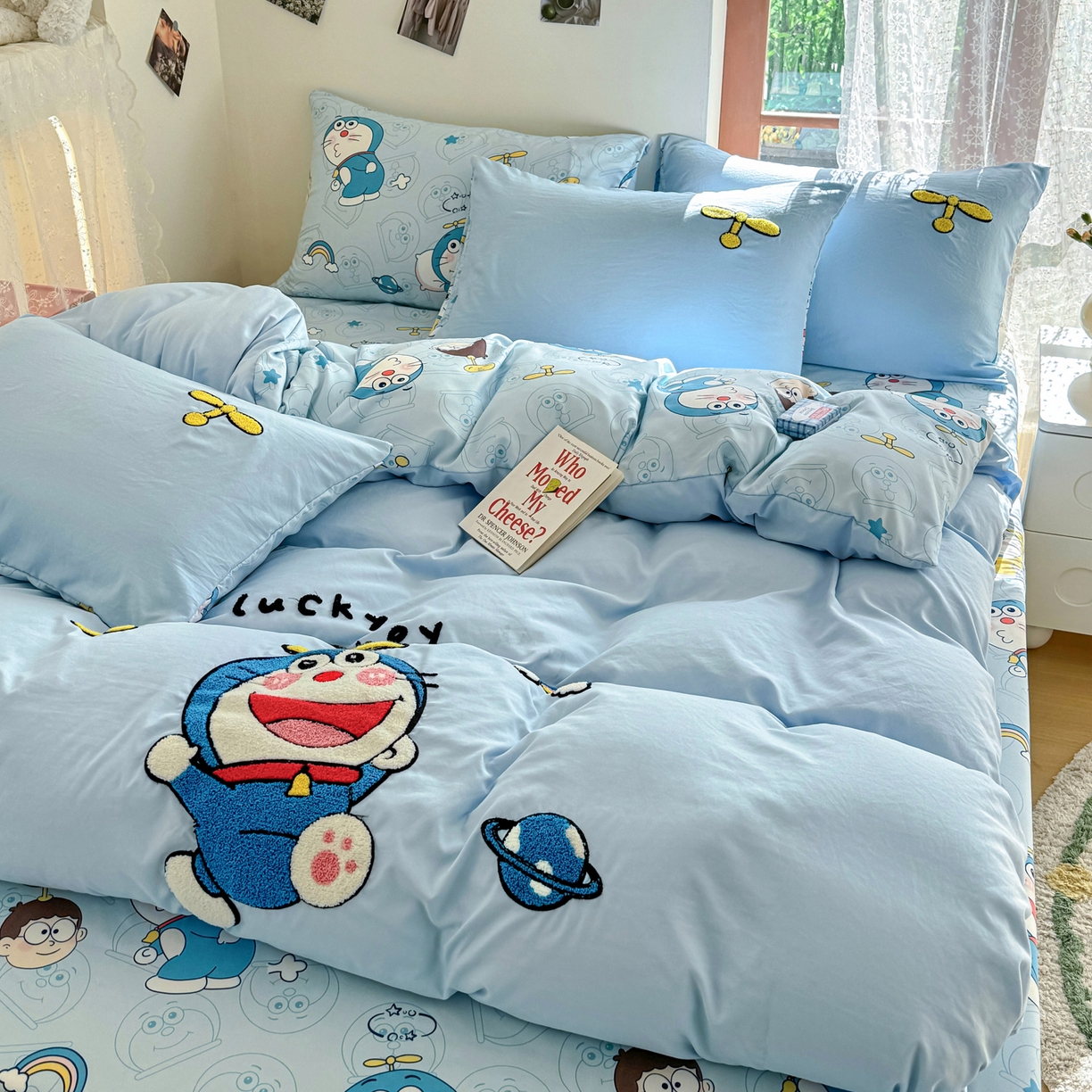 91家纺网 家纺一手货源 找家纺 优卡迪家纺馆 2026新款水洗棉印加绣四件套 机器猫-天蓝