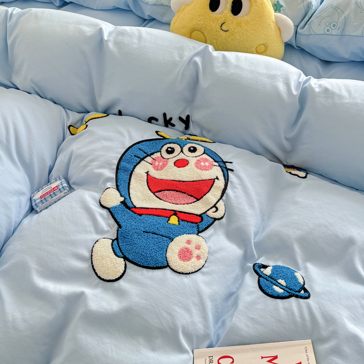 91家纺网 家纺一手货源 找家纺 优卡迪家纺馆 2026新款水洗棉印加绣四件套 机器猫-天蓝