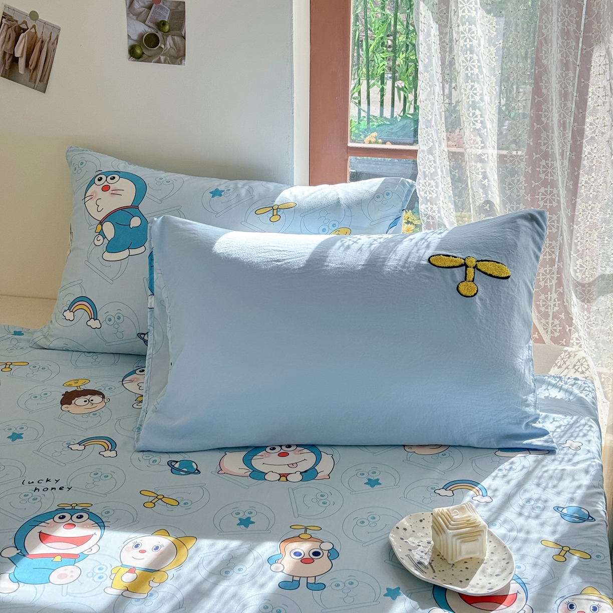 91家纺网 家纺一手货源 找家纺 优卡迪家纺馆 2026新款水洗棉印加绣四件套 机器猫-天蓝