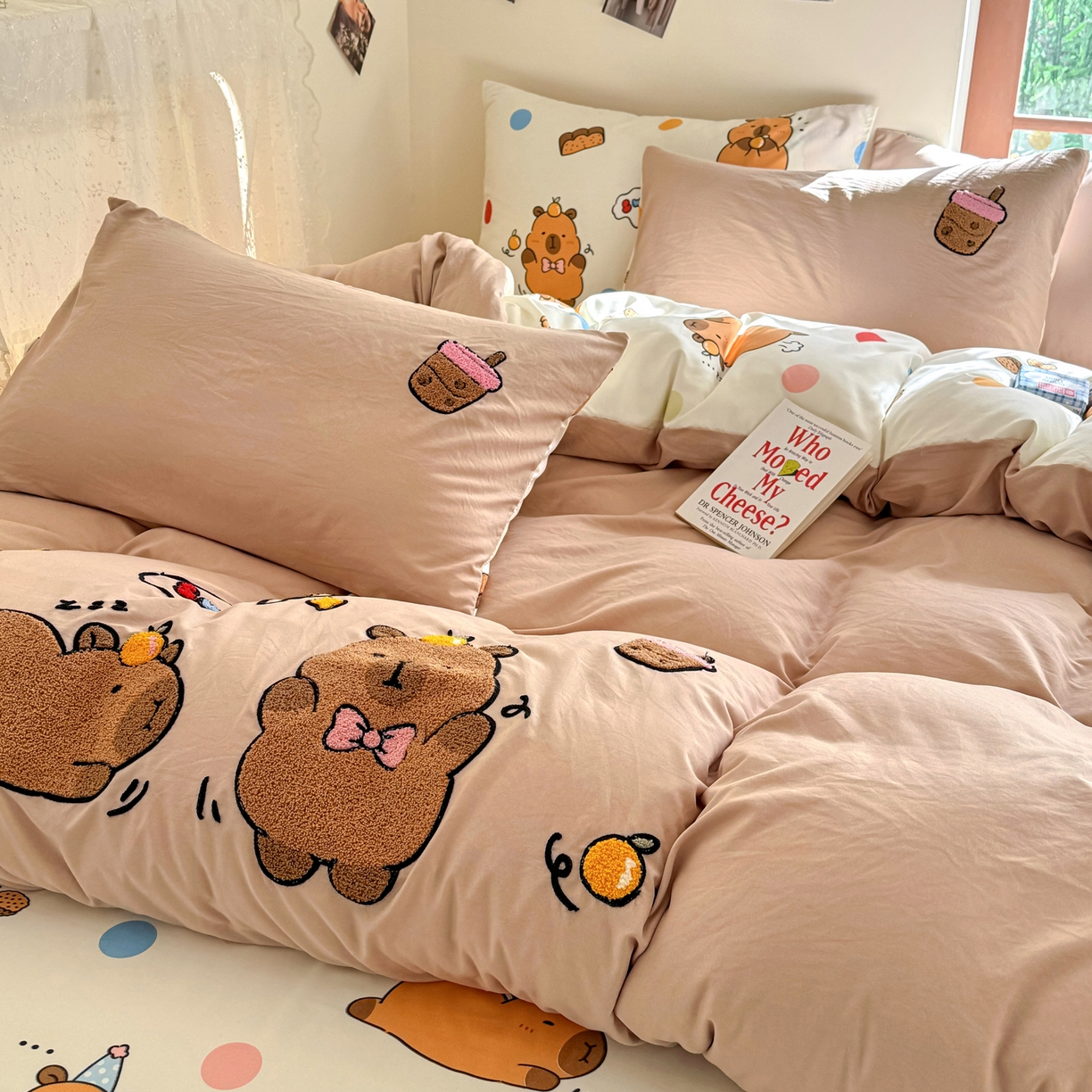 91家纺网 家纺一手货源 找家纺 优卡迪家纺馆 2026新款水洗棉印加绣四件套 卡皮巴拉-杏色