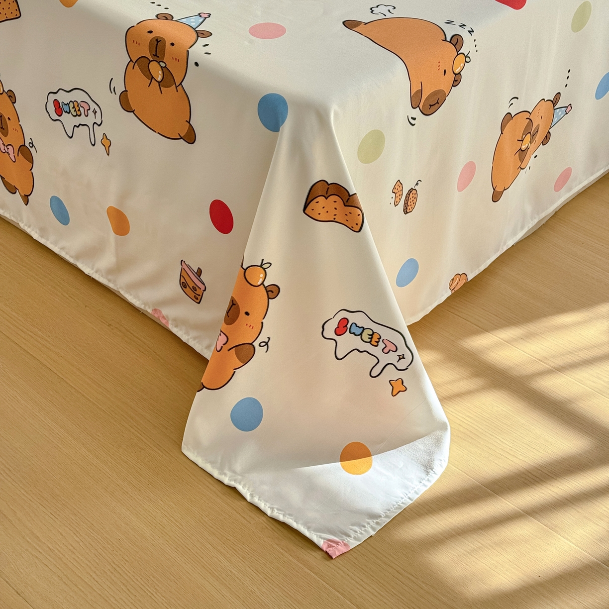 91家纺网 家纺一手货源 找家纺 优卡迪家纺馆 2026新款水洗棉印加绣四件套 卡皮巴拉-杏色