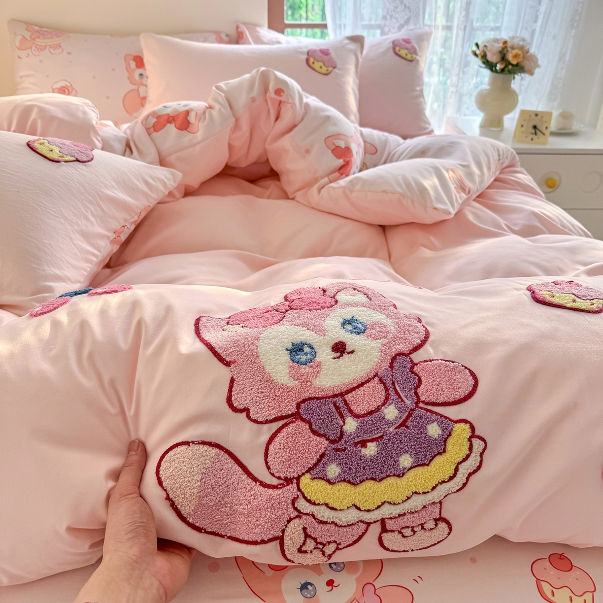 91家纺网 家纺一手货源 找家纺 优卡迪家纺馆 2026新款水洗棉印加绣四件套 玲娜-玉粉