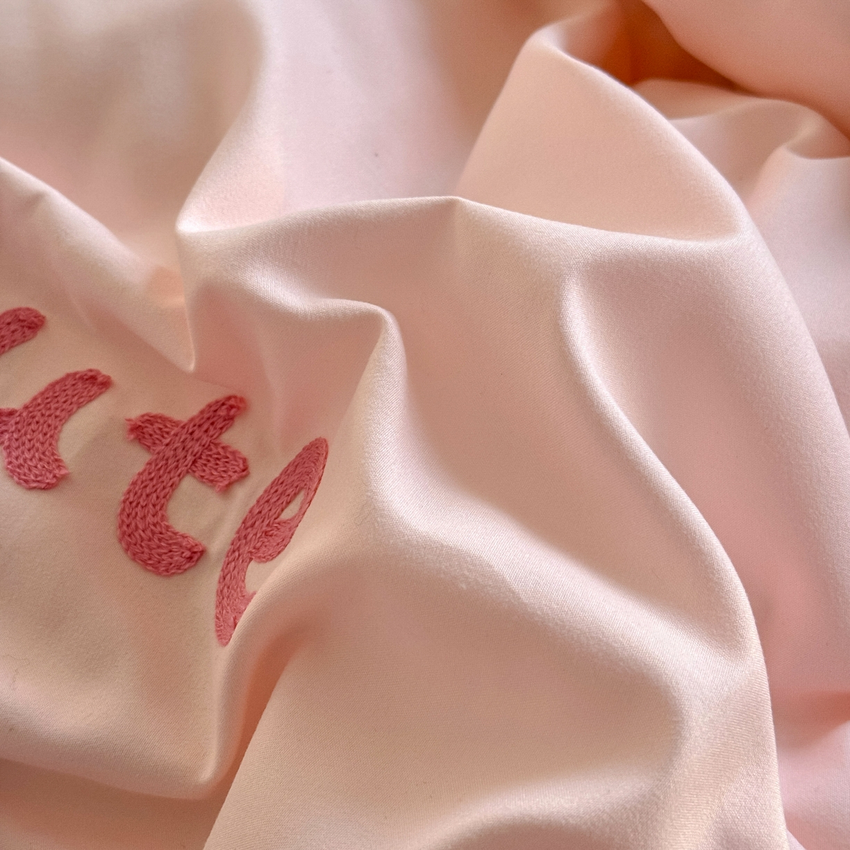 91家纺网 家纺一手货源 找家纺 优卡迪家纺馆 2026新款水洗棉印加绣四件套 玲娜-玉粉