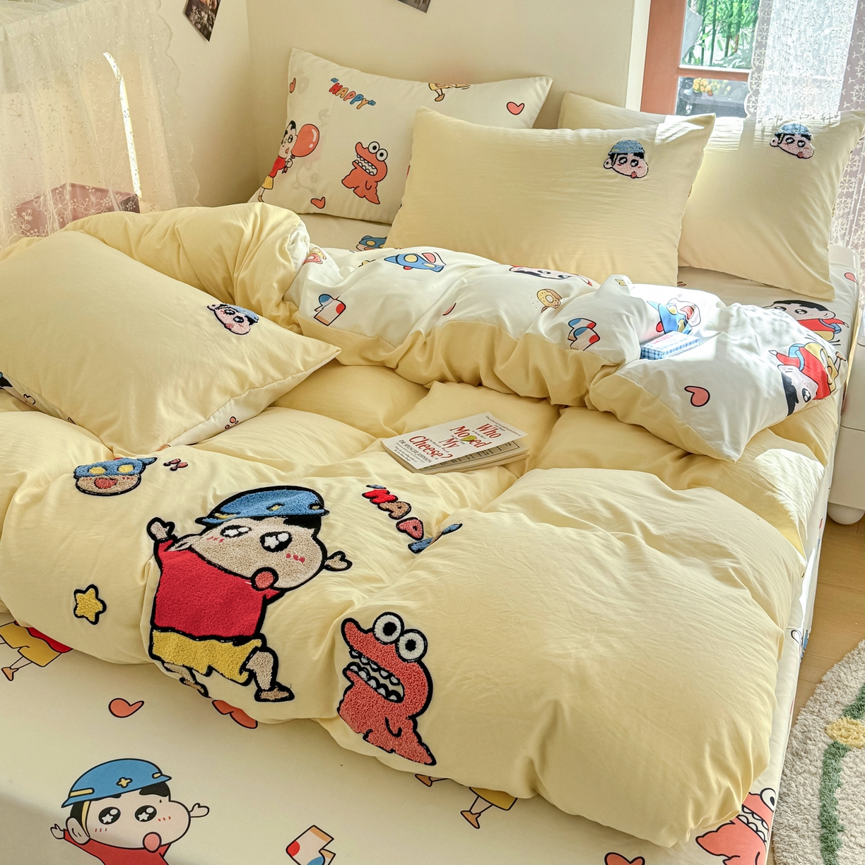 91家纺网 家纺一手货源 找家纺 优卡迪家纺馆 2026新款水洗棉印加绣四件套 淘气小新-奶黄