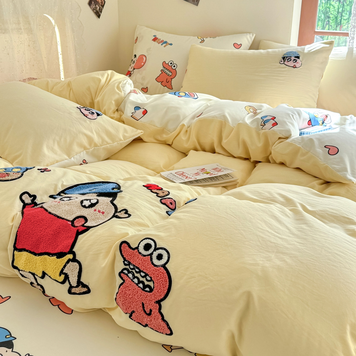 91家纺网 家纺一手货源 找家纺 优卡迪家纺馆 2026新款水洗棉印加绣四件套 淘气小新-奶黄