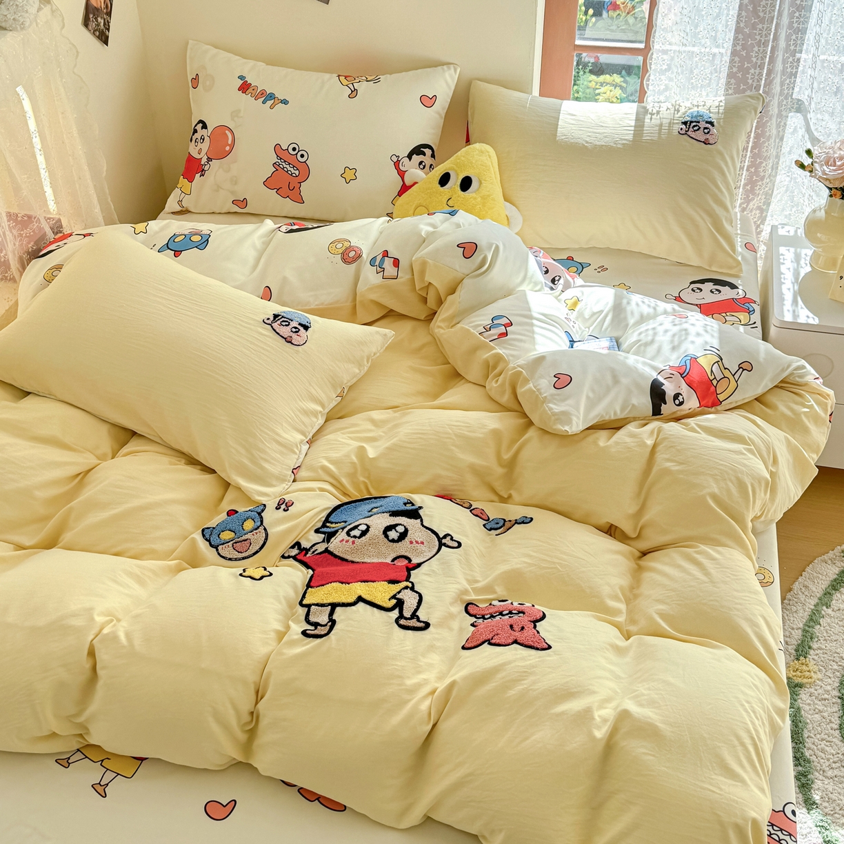 91家纺网 家纺一手货源 找家纺 优卡迪家纺馆 2026新款水洗棉印加绣四件套 淘气小新-奶黄