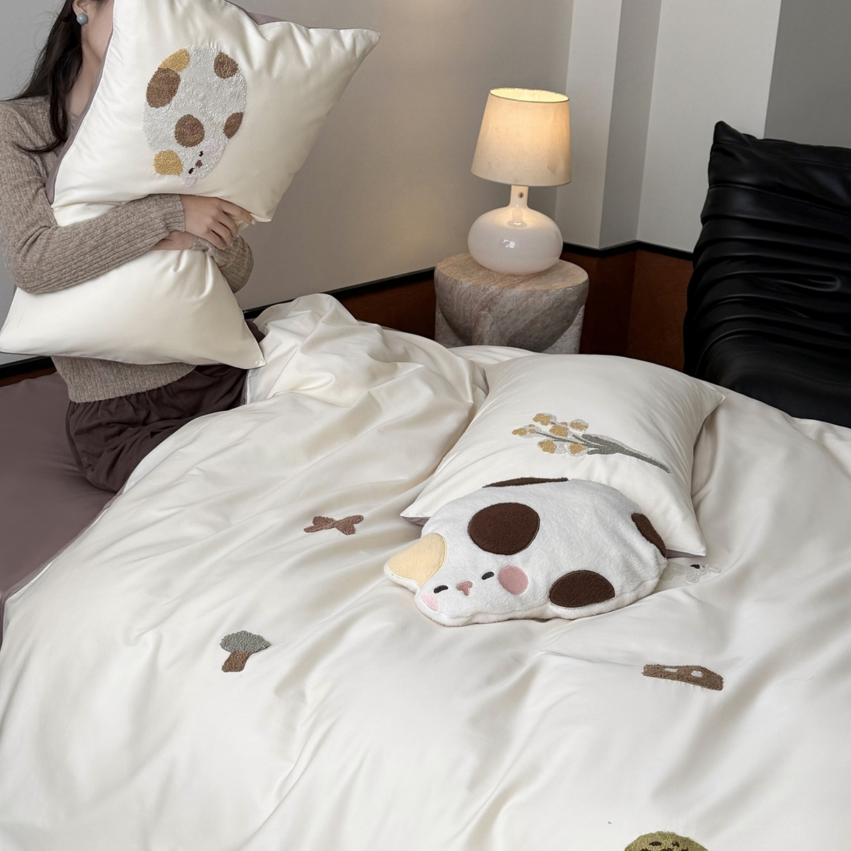 91家纺网 家纺一手货源 找家纺 鹿班家居 2026春季新品100S长绒棉毛巾绣系列四件套-午后（标准会员-20元） 午后-白紫