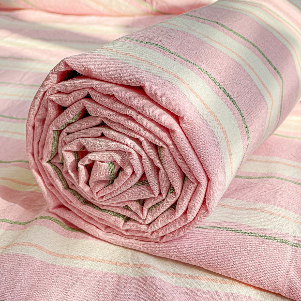 91家纺网 家纺一手货源 找家纺 柠萌家居 2026新款全棉A类色织水洗棉母婴级简约格子三件套床单 倾城-粉