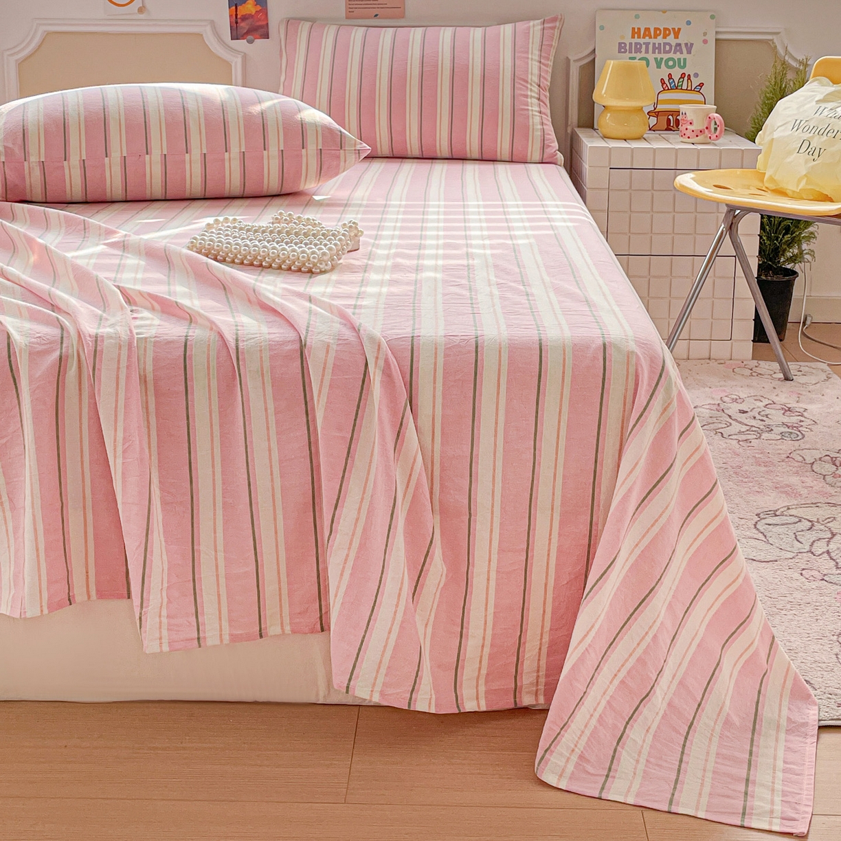 91家纺网 家纺一手货源 找家纺 柠萌家居 2026新款全棉A类色织水洗棉母婴级简约格子三件套床单 倾城-粉