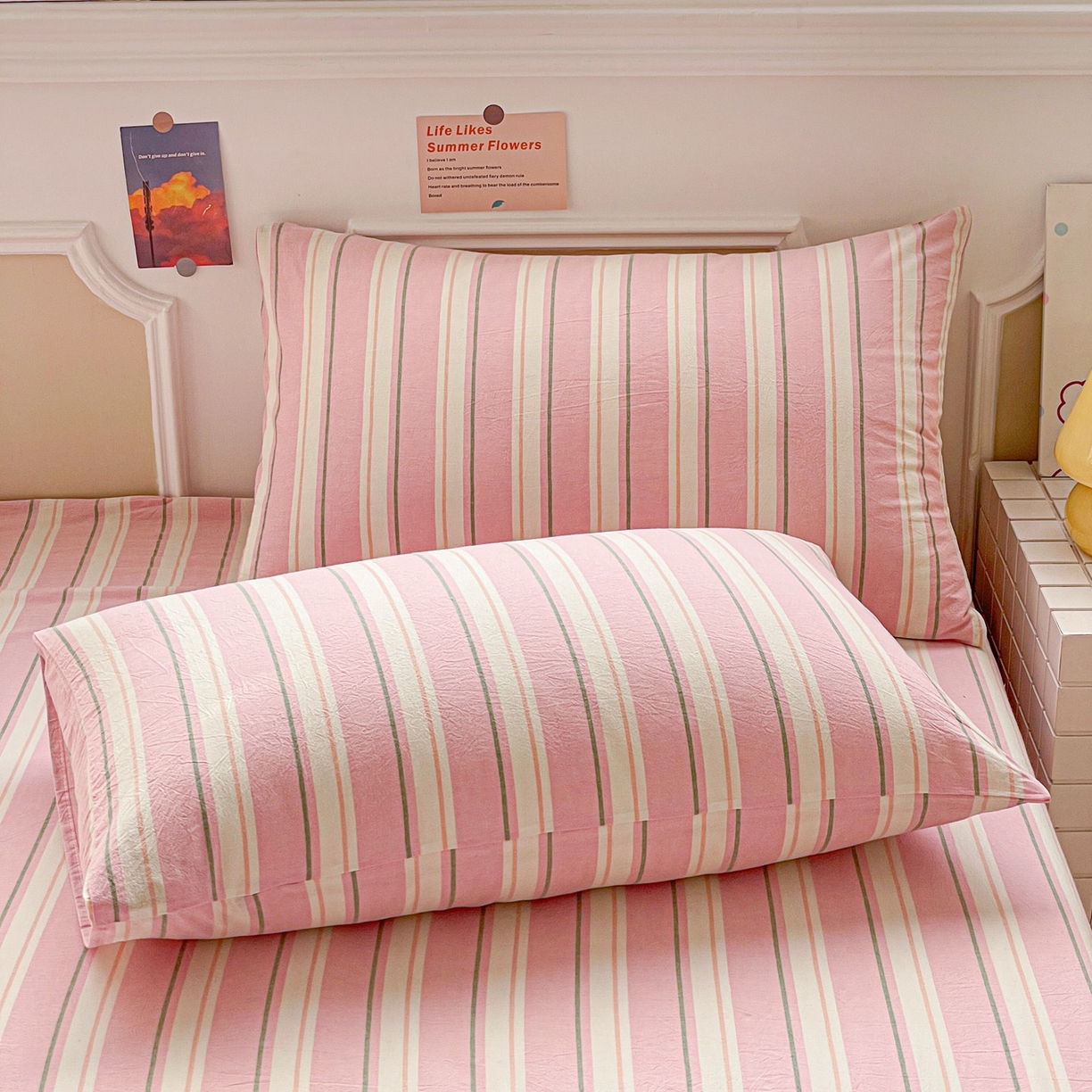 91家纺网 家纺一手货源 找家纺 柠萌家居 2026新款全棉A类色织水洗棉母婴级简约格子三件套床单 倾城-粉