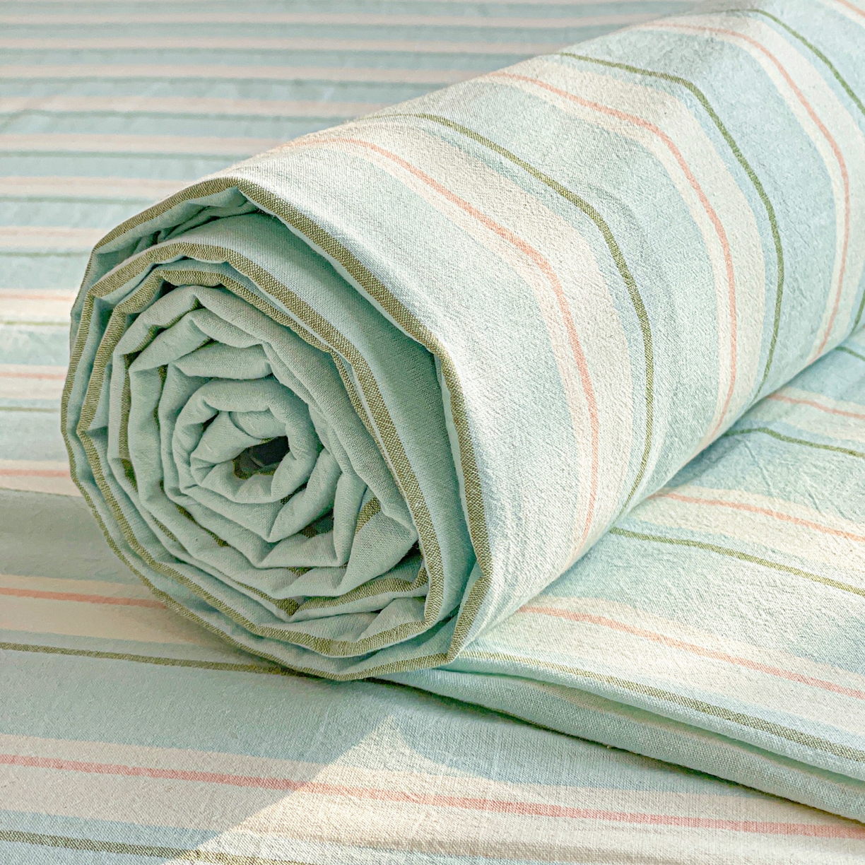 91家纺网 家纺一手货源 找家纺 柠萌家居 2026新款全棉A类色织水洗棉母婴级简约格子三件套床单 倾城-蓝