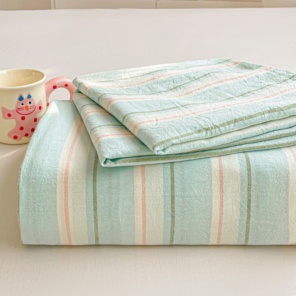 91家纺网 家纺一手货源 找家纺 柠萌家居 2026新款全棉A类色织水洗棉母婴级简约格子三件套床单 倾城-蓝