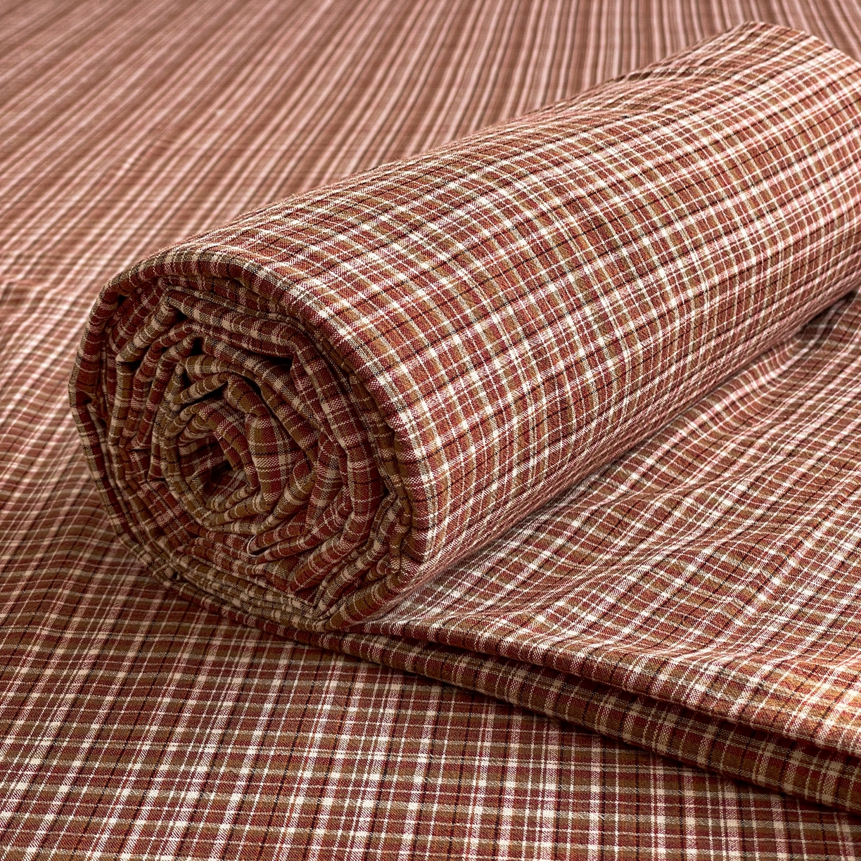 91家纺网 家纺一手货源 找家纺 柠萌家居 2026新款全棉A类色织水洗棉母婴级简约格子三件套床单 苏格兰-红