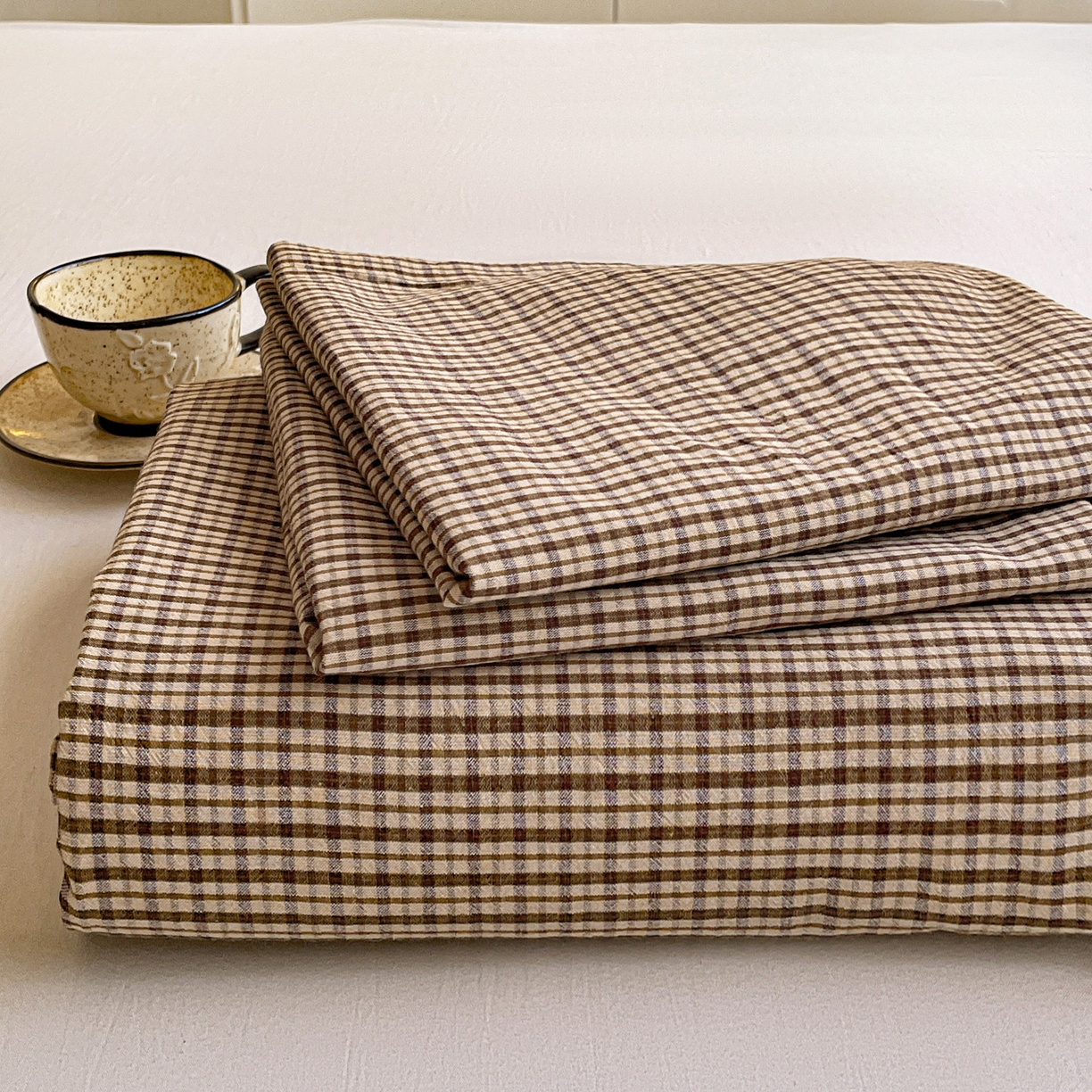 91家纺网 家纺一手货源 找家纺 柠萌家居 2026新款全棉A类色织水洗棉母婴级简约格子三件套床单 苏格兰-卡其