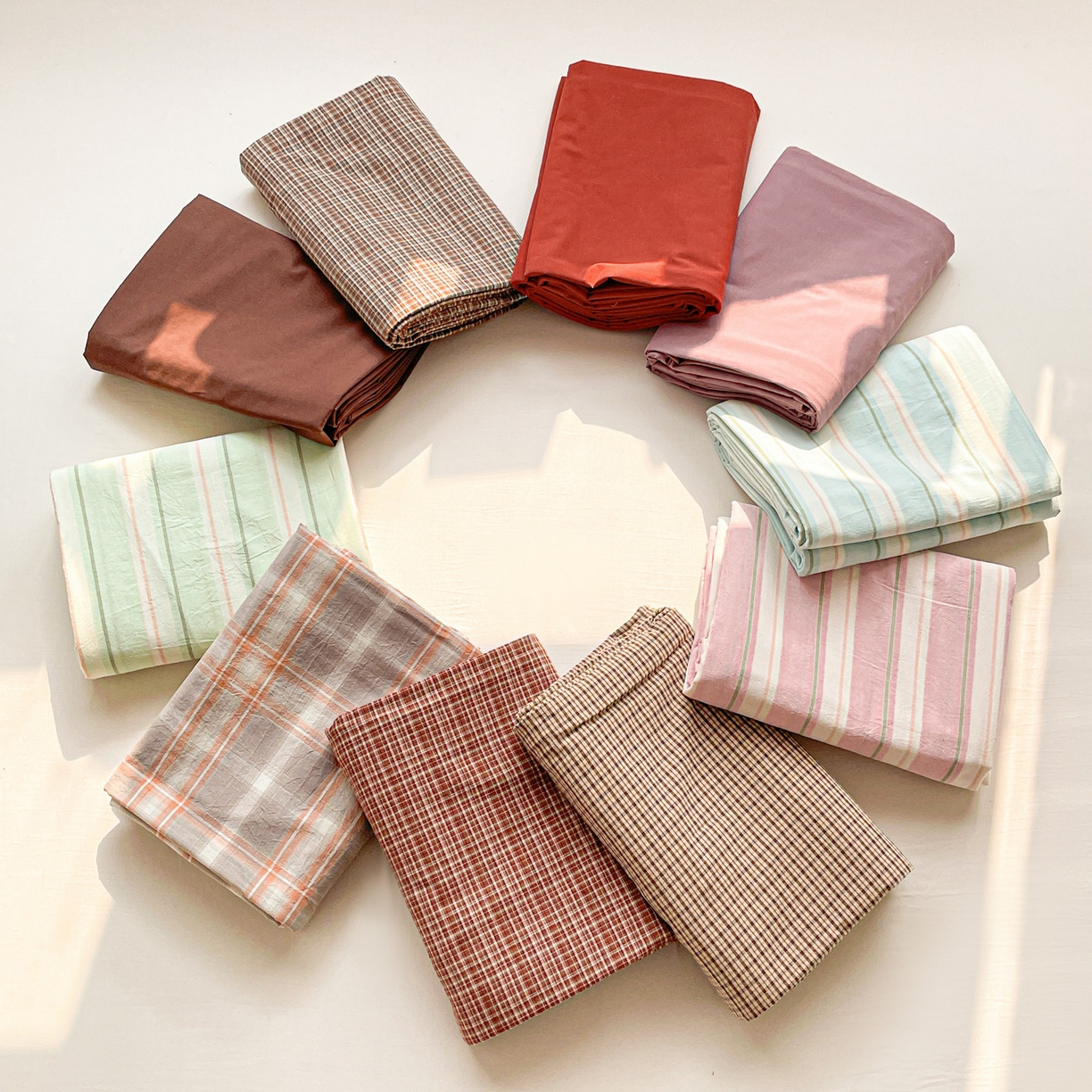 91家纺网 家纺一手货源 找家纺 柠萌家居 2026新款全棉A类色织水洗棉母婴级简约格子三件套床单 组合