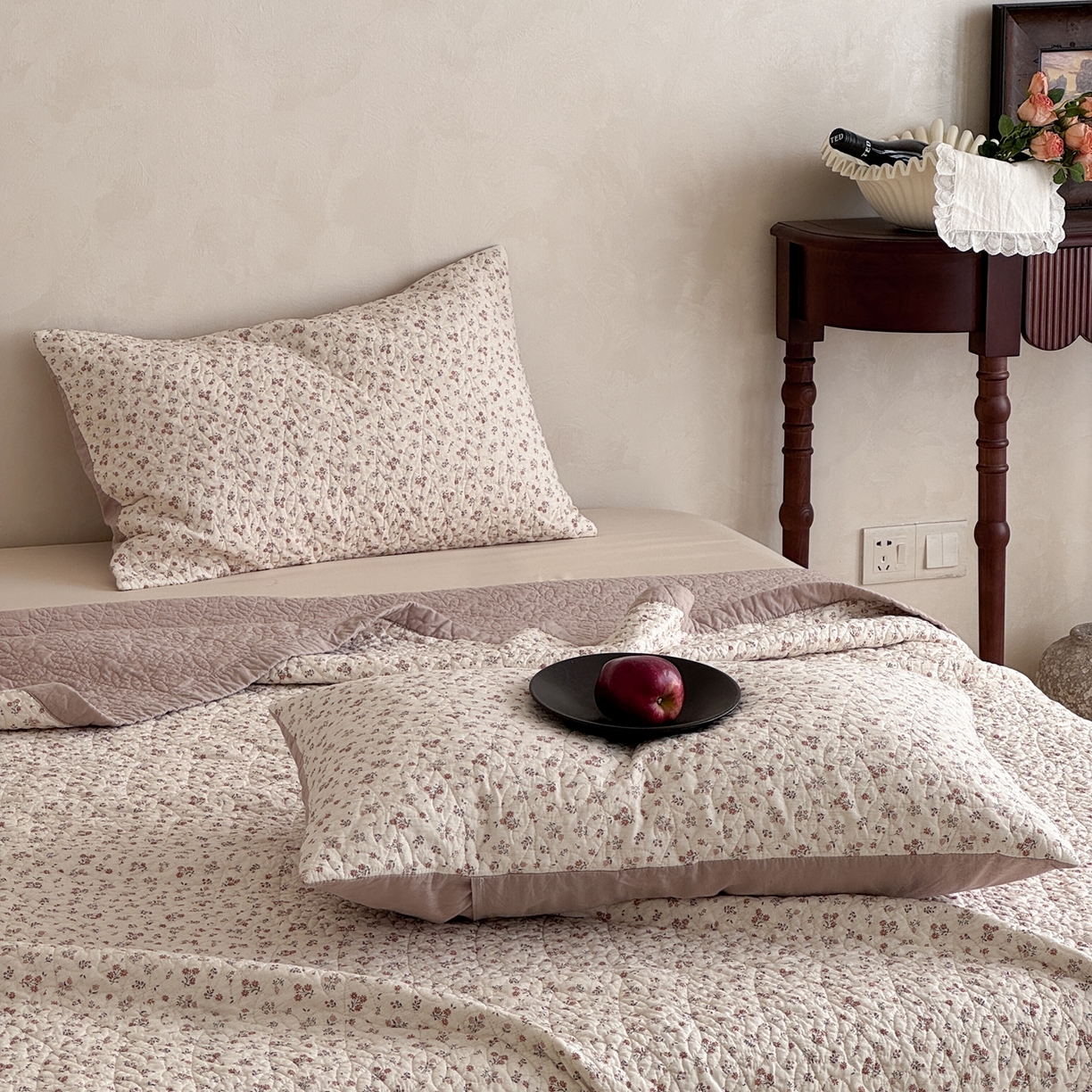 91家纺网 家纺一手货源 找家纺 床盖工厂店 2025新款全棉天竺棉麻三件套填充棉花床盖三件套花卉系列 花田半亩