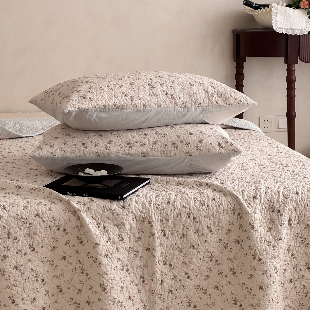 91家纺网 家纺一手货源 找家纺 床盖工厂店 2025新款双面可用全棉天竺棉麻三件套填充棉花床盖三件套花卉系列 杨柳枝