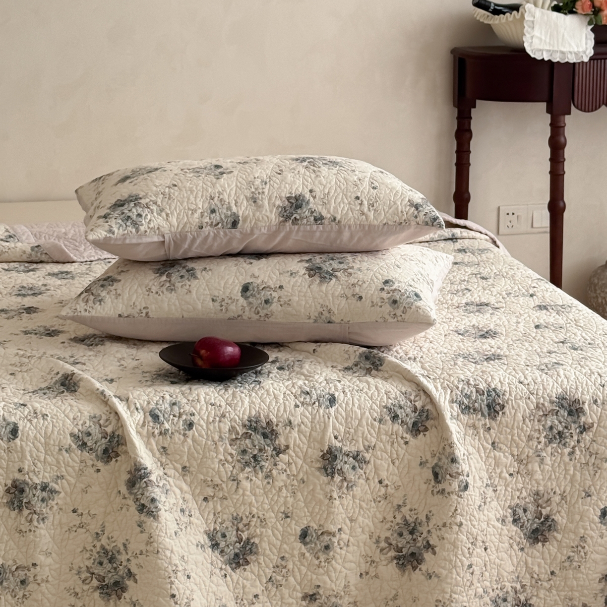 91家纺网 家纺一手货源 找家纺 床盖工厂店 2025新款双面可用全棉天竺棉麻三件套填充棉花床盖三件套花卉系列 心上玫瑰