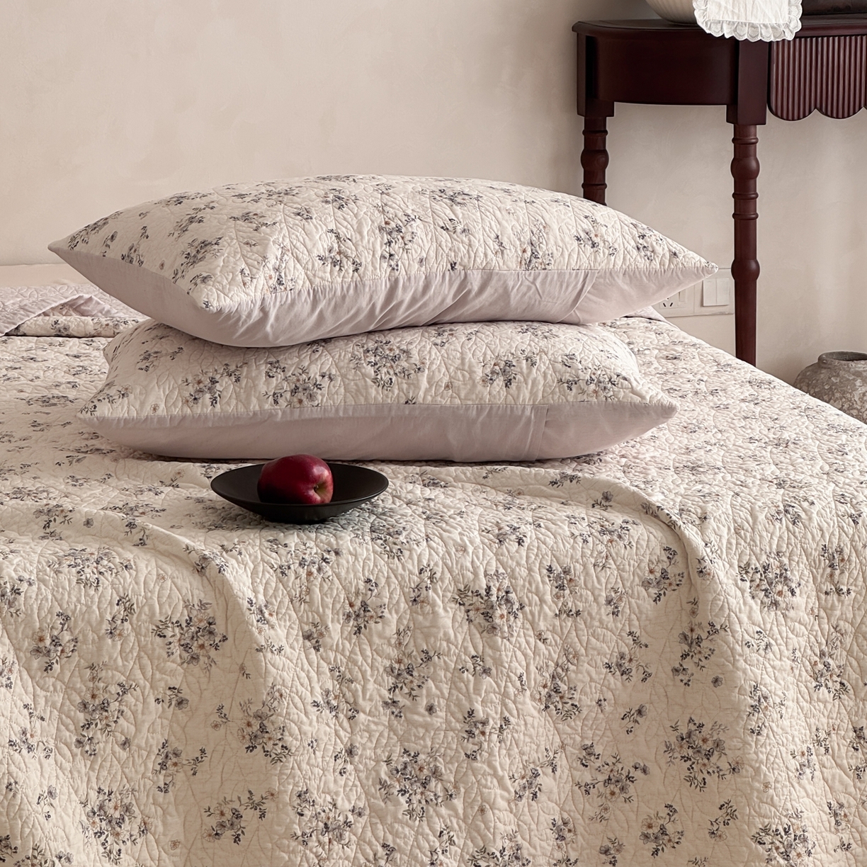 91家纺网 家纺一手货源 找家纺 床盖工厂店 2025新款双面可用全棉天竺棉麻三件套填充棉花床盖三件套花卉系列 心野薄雾