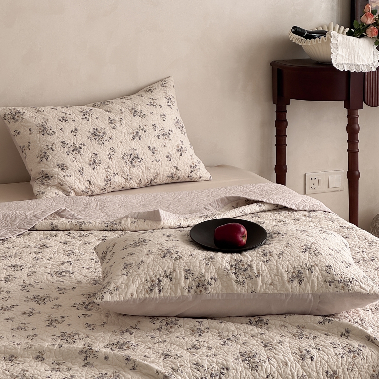 91家纺网 家纺一手货源 找家纺 床盖工厂店 2025新款双面可用全棉天竺棉麻三件套填充棉花床盖三件套花卉系列 心野薄雾