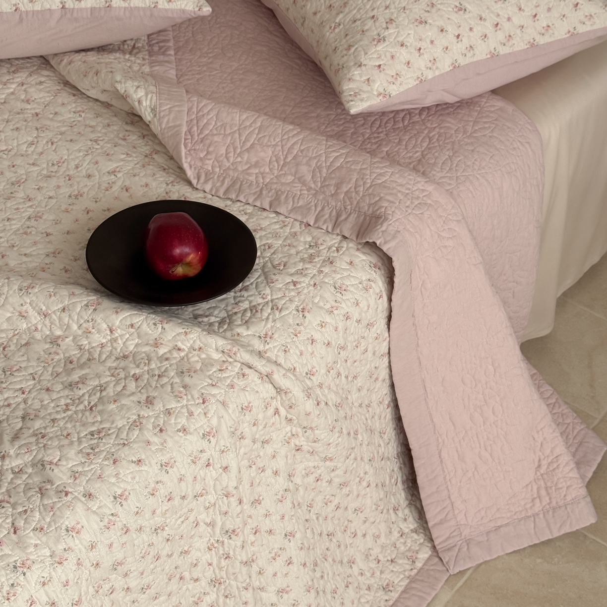 91家纺网 家纺一手货源 找家纺 床盖工厂店 2025新款全棉天竺棉麻三件套填充棉花床盖三件套花卉系列 栀子花信