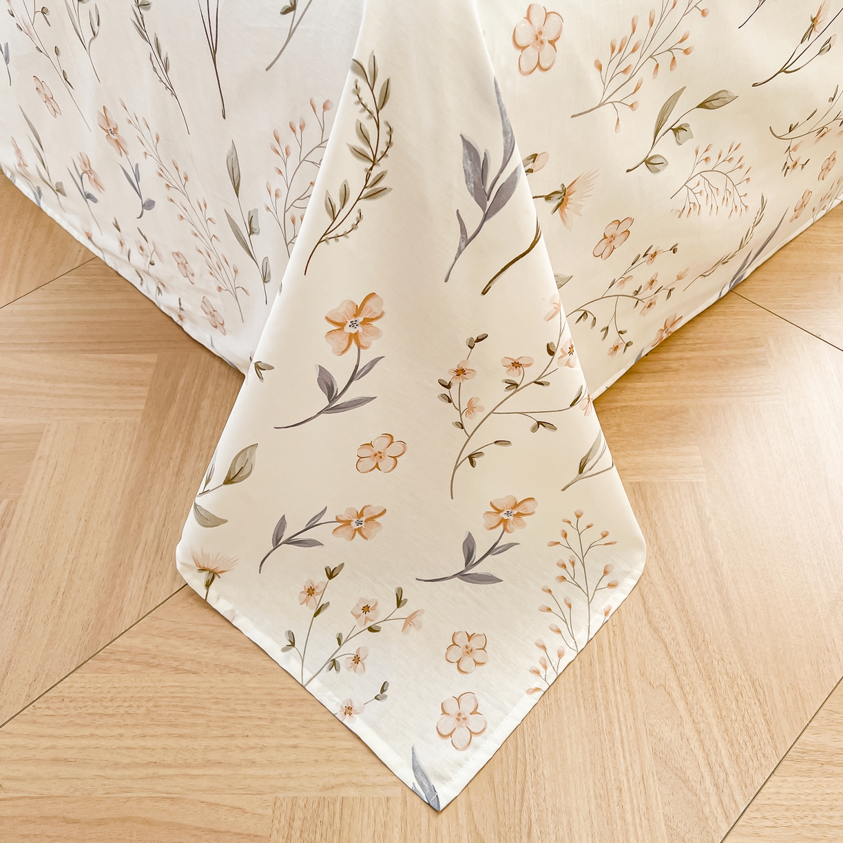 91家纺网 家纺一手货源 找家纺 珂博家纺 2026新款12868全棉纯棉小清新印花系列单床单床笠 花枝印象