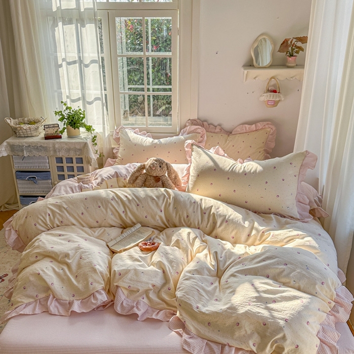 91家纺网 家纺一手货源 找家纺 柒月家居 2026新款韩系仿棉小格花边四件套 莓果