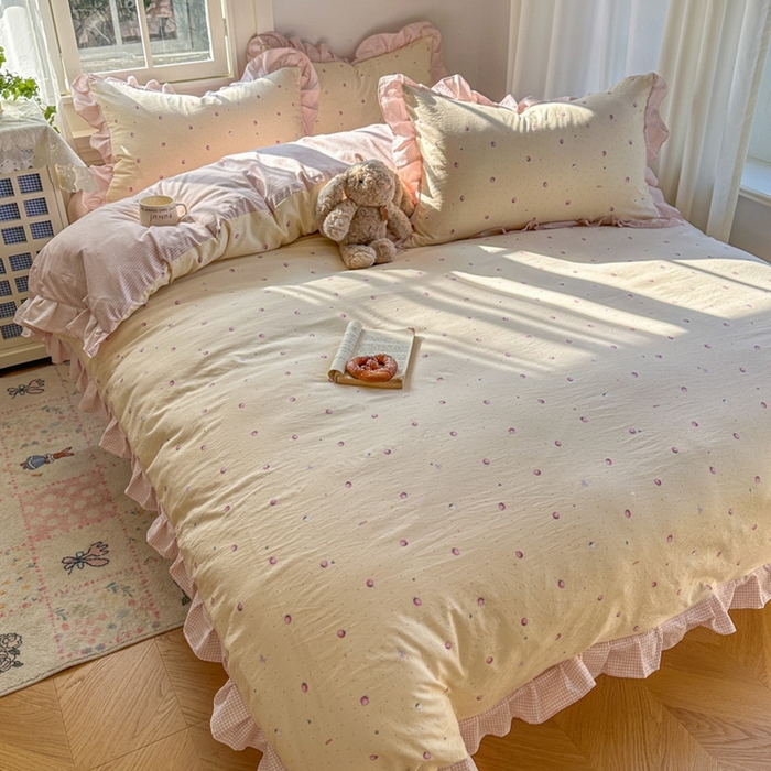 91家纺网 家纺一手货源 找家纺 柒月家居 2026新款韩系仿棉小格花边四件套 莓果