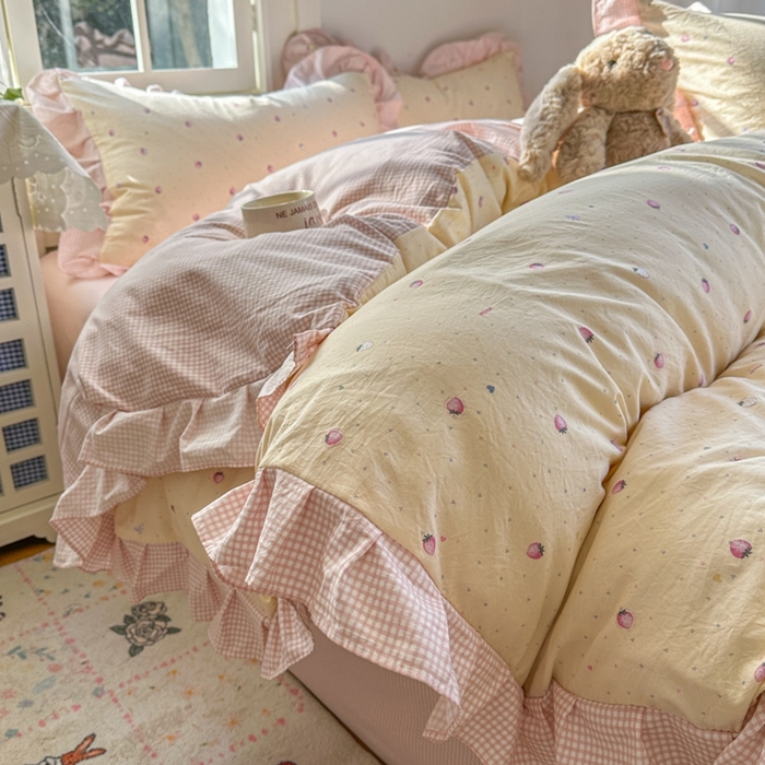 91家纺网 家纺一手货源 找家纺 柒月家居 2026新款韩系仿棉小格花边四件套 莓果