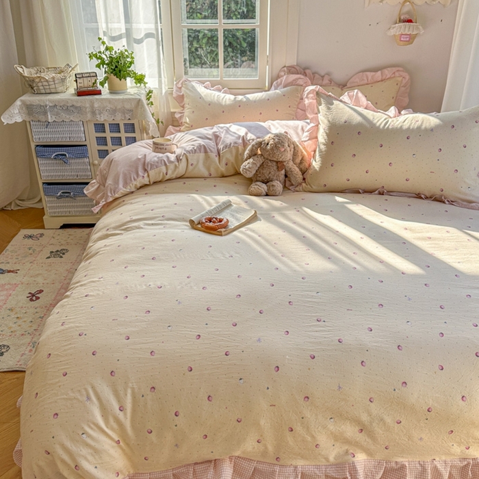 91家纺网 家纺一手货源 找家纺 柒月家居 2026新款韩系仿棉小格花边四件套 莓果