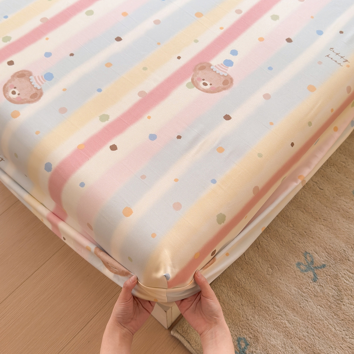 91家纺网 家纺一手货源 找家纺 沐芷 2026 【提供买家秀】古法水洗仿棉床笠席梦思床罩床垫防滑床套罩床笠三件套 暖意小熊