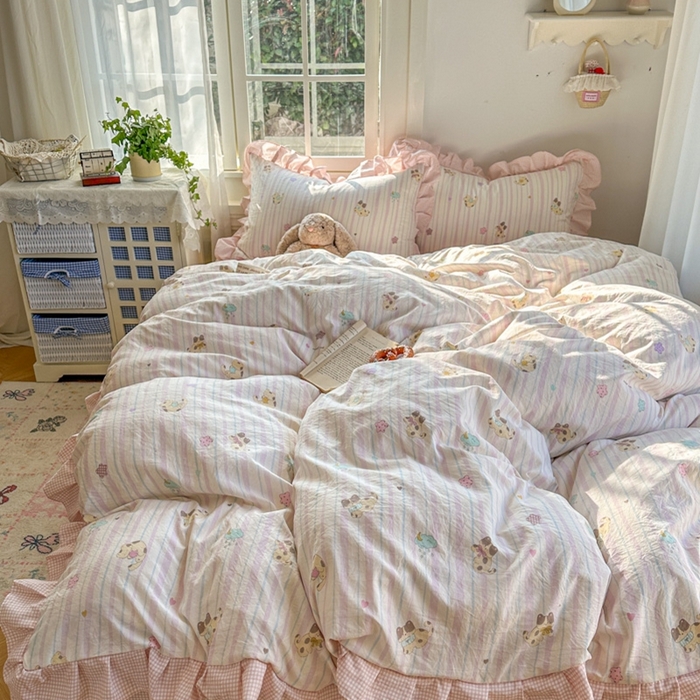 91家纺网 家纺一手货源 找家纺 柒月家居 2026新款韩系仿棉小格花边四件套 线条猫