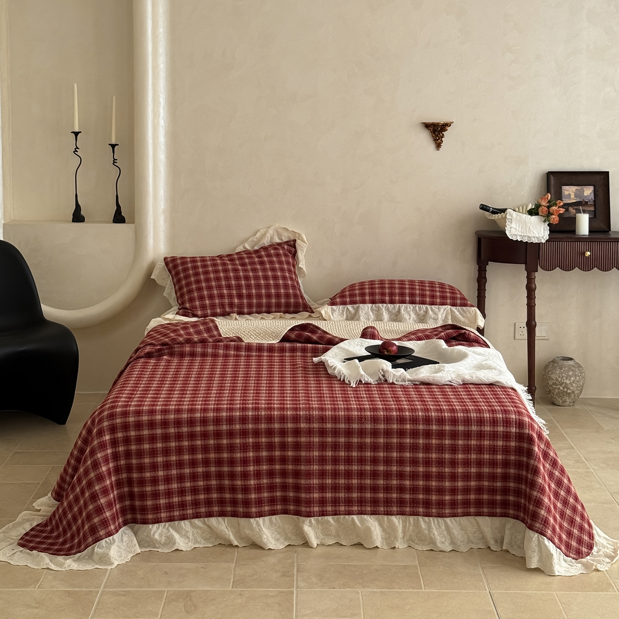 91家纺网 家纺一手货源 找家纺 床盖工厂店 2026新款法式复古花边款新疆棉花床盖四件套 米兰红