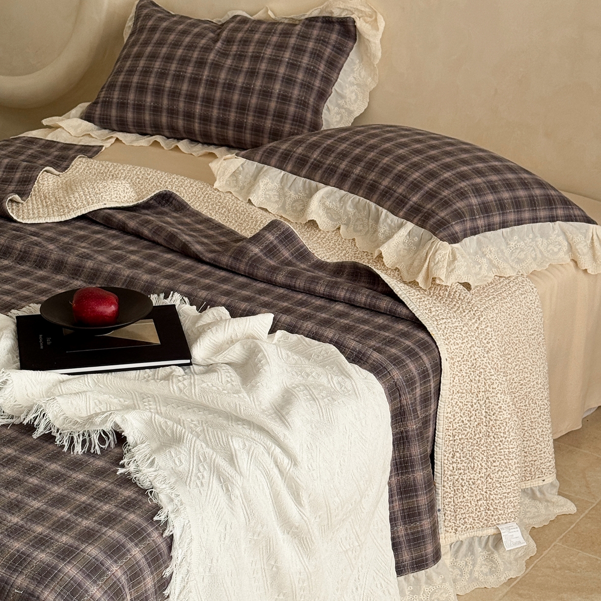 91家纺网 家纺一手货源 找家纺 床盖工厂店 2026新款法式复古花边款新疆棉花床盖四件套 米兰灰