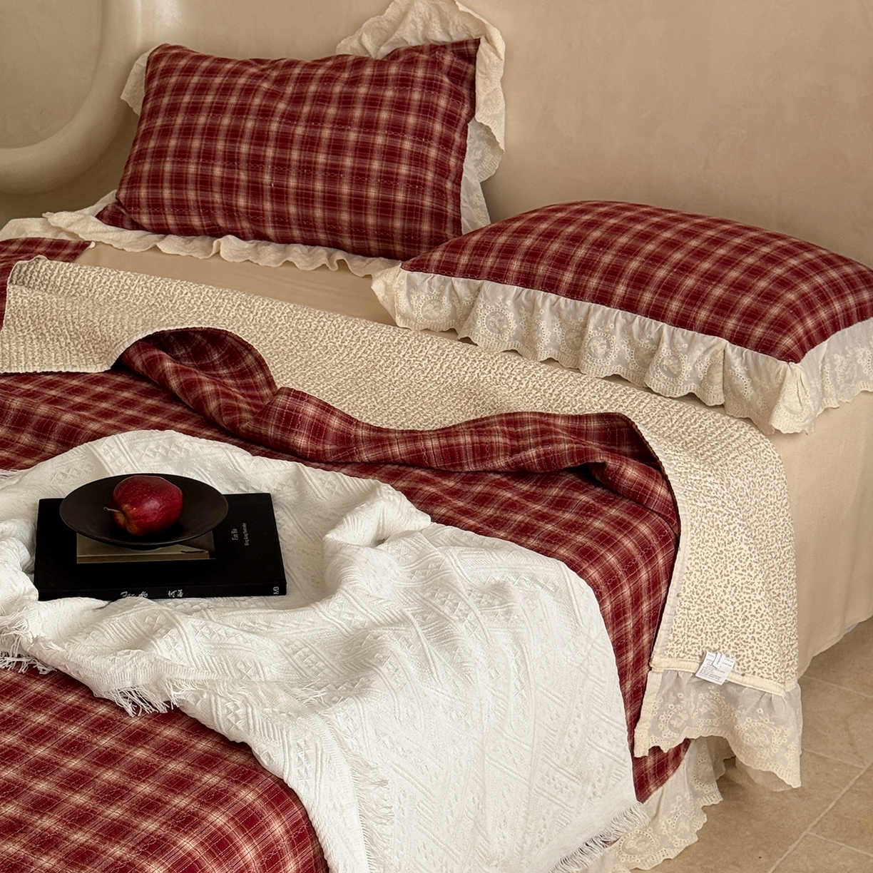 91家纺网 家纺一手货源 找家纺 床盖工厂店 2026新款法式复古花边款新疆棉花床盖四件套 米兰红