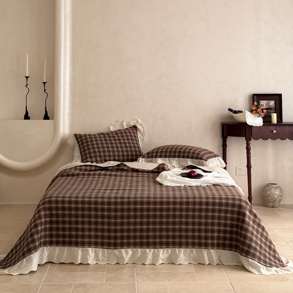 91家纺网 家纺一手货源 找家纺 床盖工厂店 2026新款法式复古花边款新疆棉花床盖四件套 米兰咖