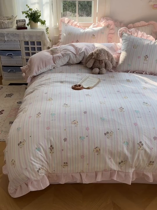 91家纺网 家纺一手货源 找家纺 柒月家居 2026新款韩系仿棉小格花边四件套 线条猫