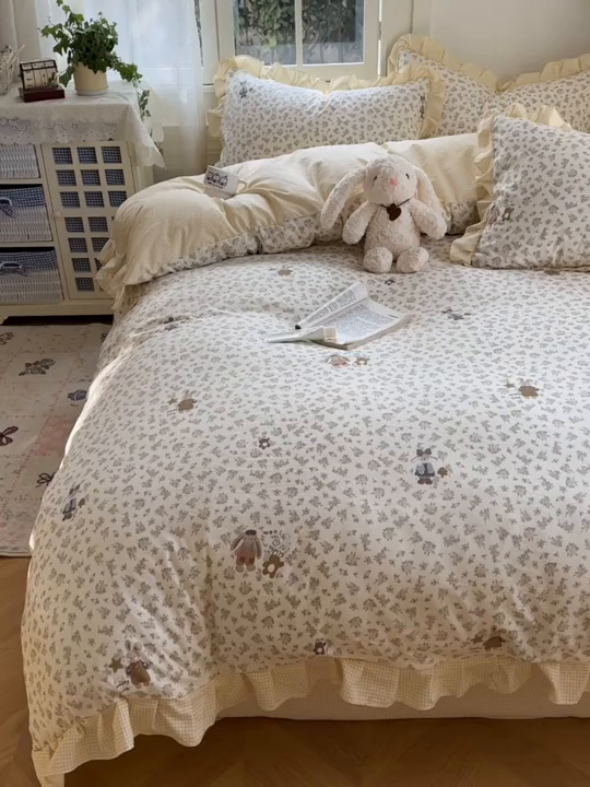 91家纺网 家纺一手货源 找家纺 柒月家居 2026新款韩系仿棉小格花边四件套 午后时光