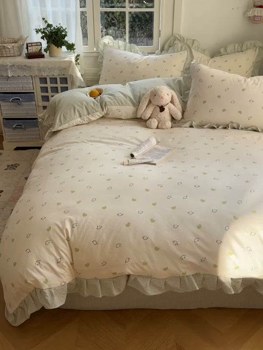 91家纺网 家纺一手货源 找家纺 柒月家居 2026新款韩系仿棉小格花边四件套 微笑