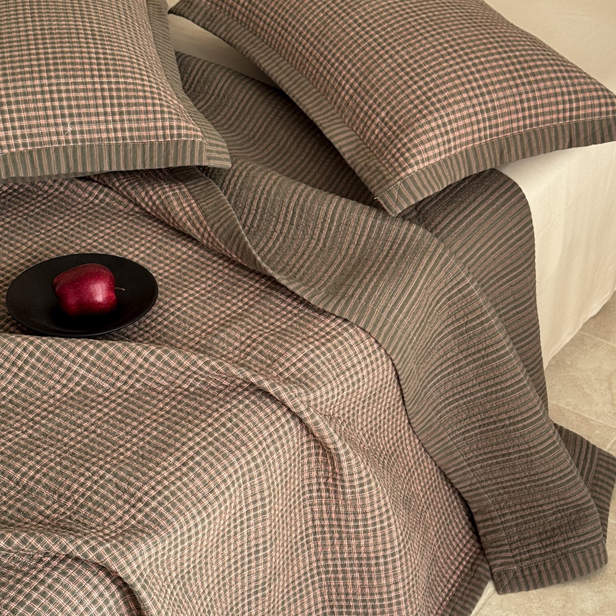 91家纺网 家纺一手货源 找家纺 床盖工厂店 2026新款双面水洗全棉填充新疆棉花床盖四件套 赫本绿