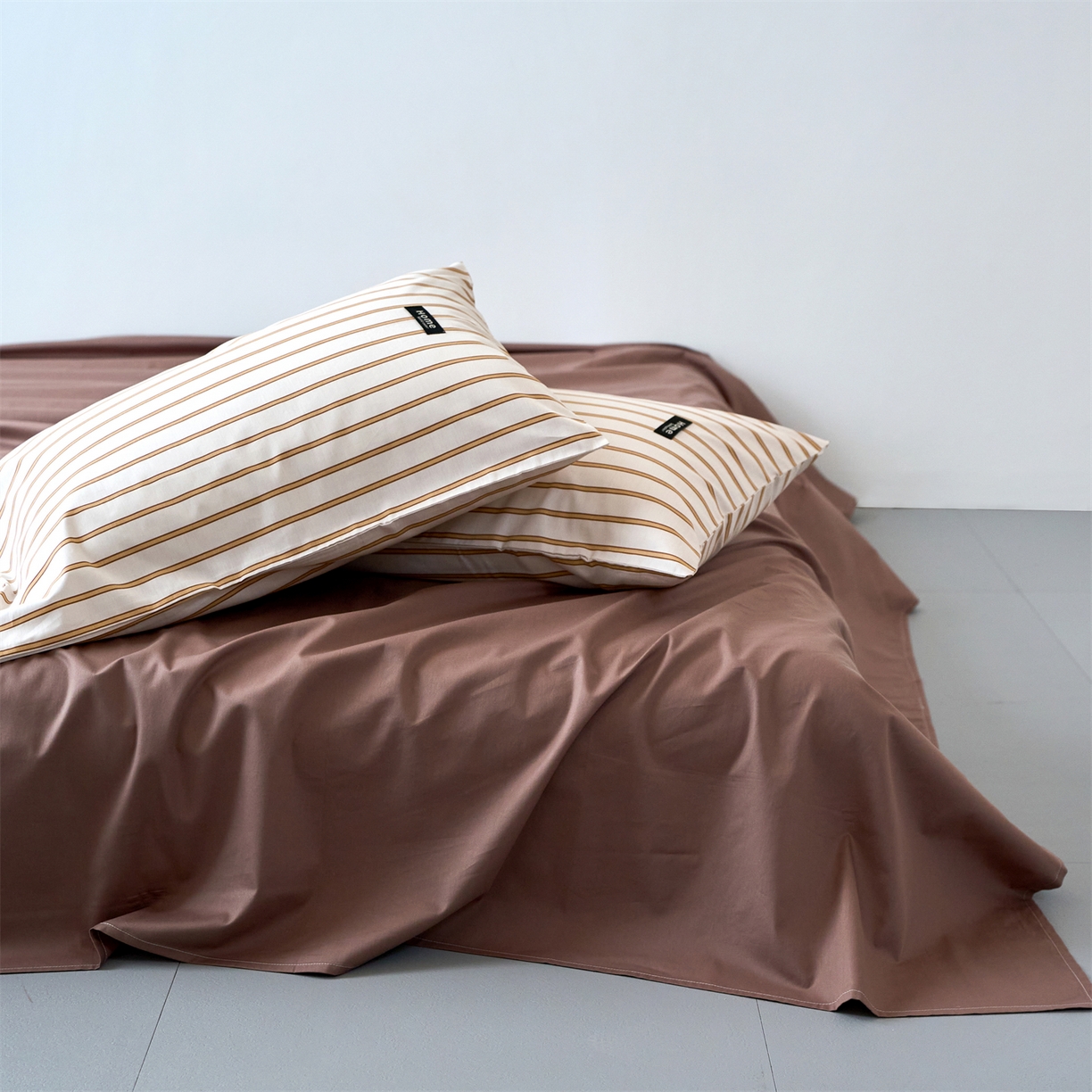 91家纺网 家纺一手货源 找家纺 兰紫橙家纺 2026新款简约风全棉条纹四件套 川谷