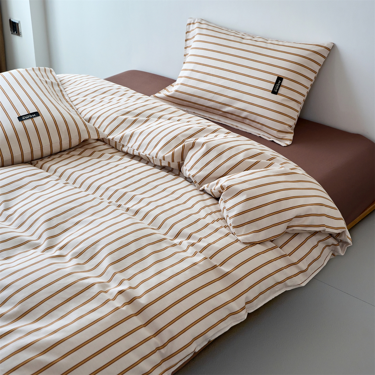 91家纺网 家纺一手货源 找家纺 兰紫橙家纺 2026新款简约风全棉条纹四件套 川谷