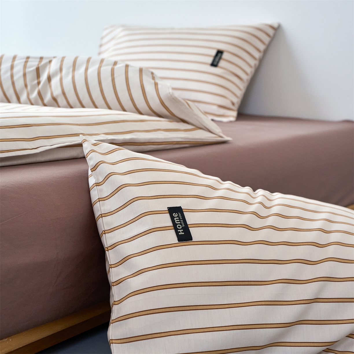 91家纺网 家纺一手货源 找家纺 兰紫橙家纺 2026新款简约风全棉条纹四件套 川谷