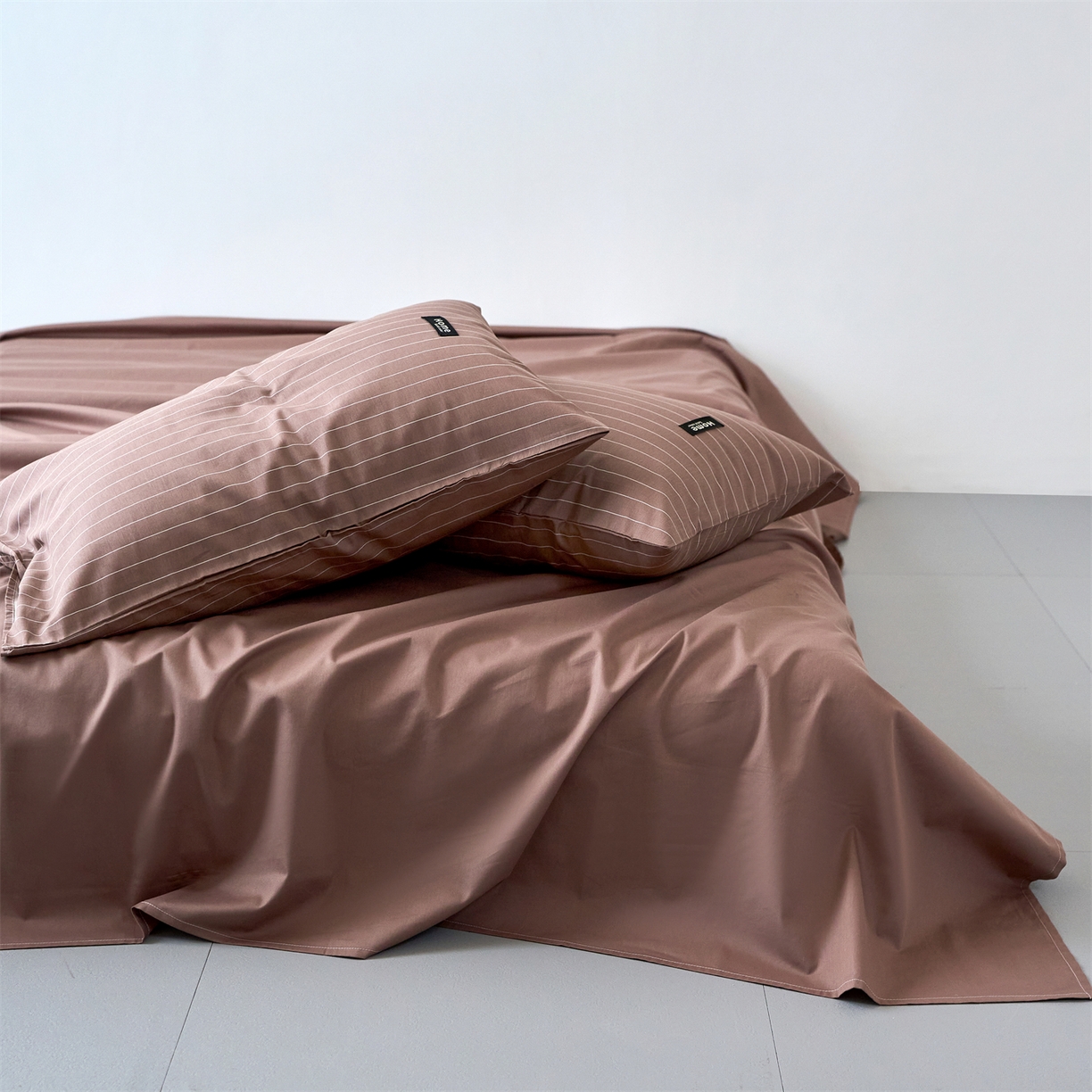 91家纺网 家纺一手货源 找家纺 兰紫橙家纺 2026新款简约风全棉条纹四件套 怀汐