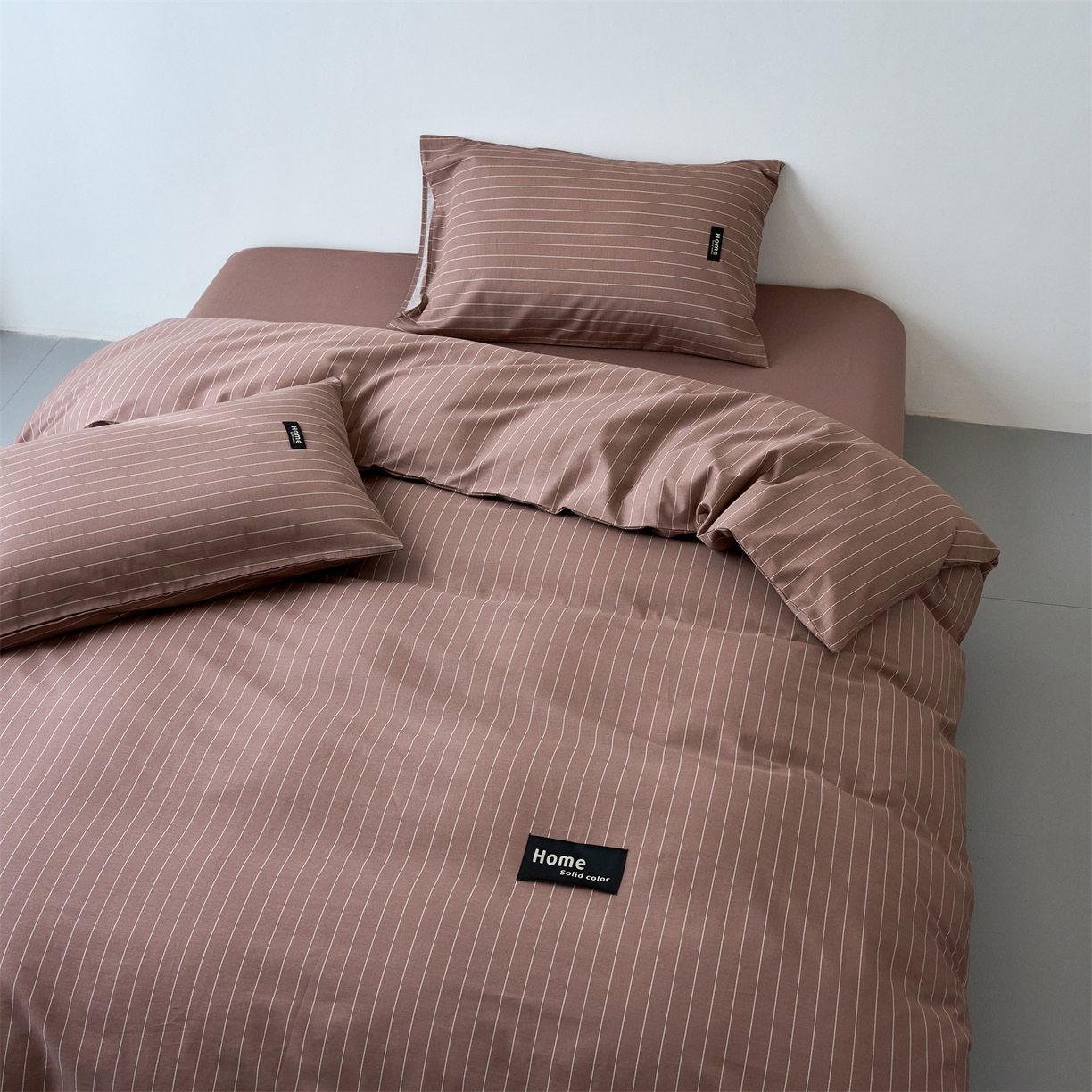 91家纺网 家纺一手货源 找家纺 兰紫橙家纺 2026新款简约风全棉条纹四件套 怀汐