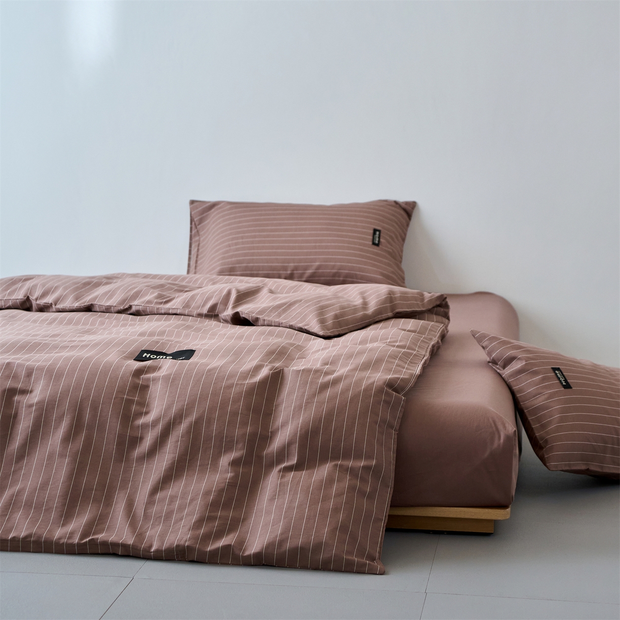 91家纺网 家纺一手货源 找家纺 兰紫橙家纺 2026新款简约风全棉条纹四件套 怀汐