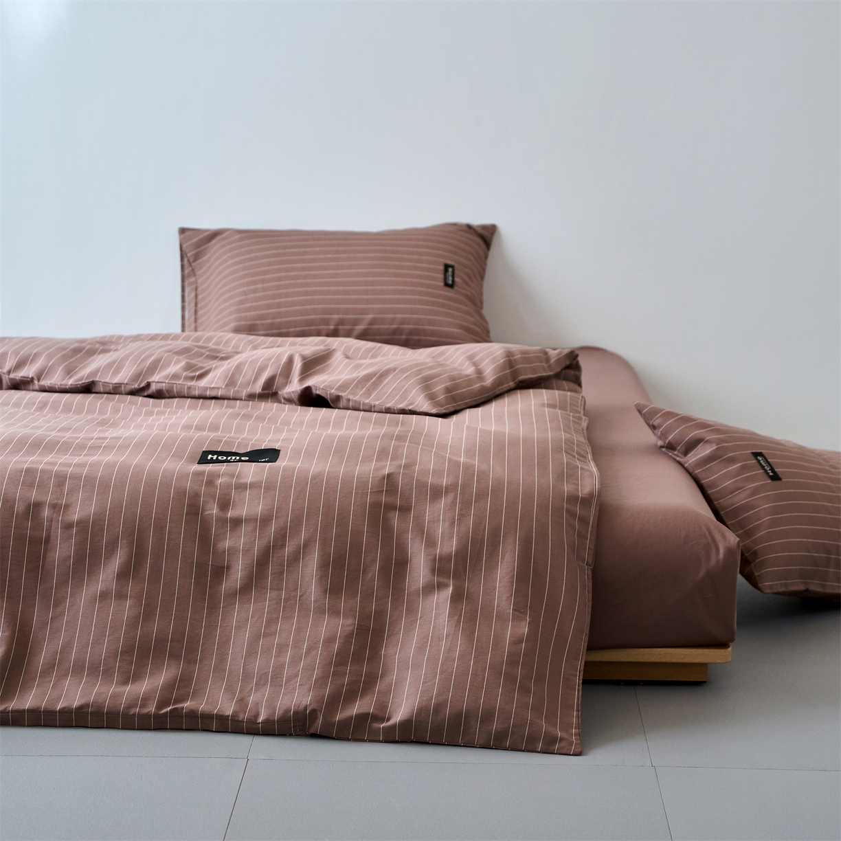 91家纺网 家纺一手货源 找家纺 兰紫橙家纺 2026新款简约风全棉条纹四件套 怀汐