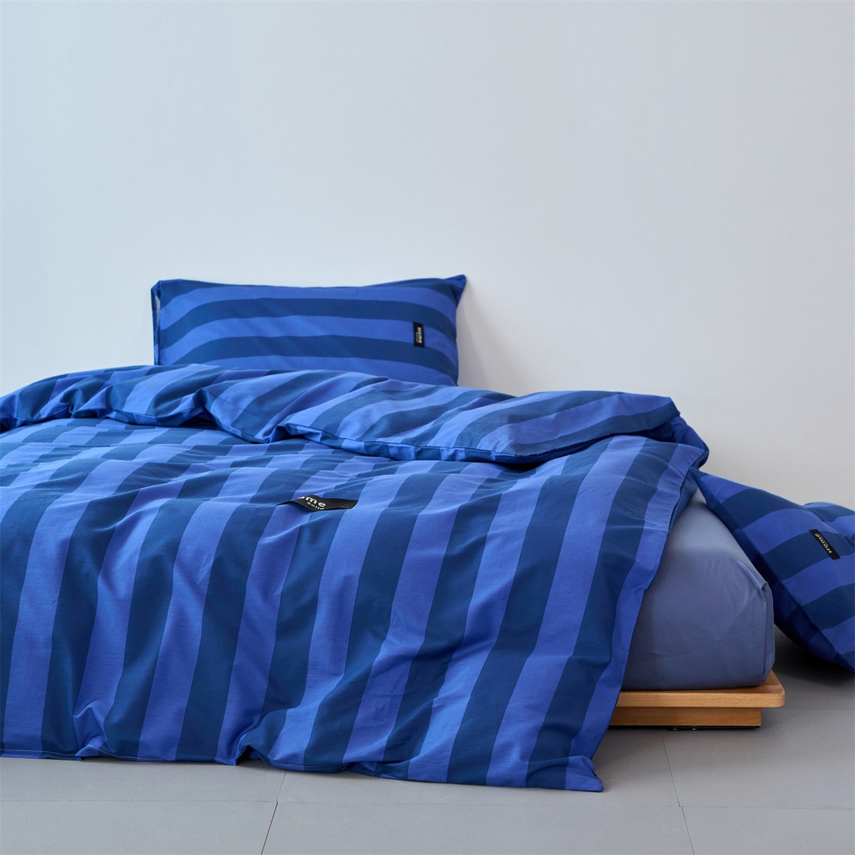 91家纺网 家纺一手货源 找家纺 兰紫橙家纺 2026新款简约风全棉条纹四件套 菘蓝