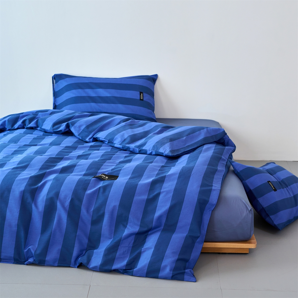 91家纺网 家纺一手货源 找家纺 兰紫橙家纺 2026新款简约风全棉条纹四件套 菘蓝