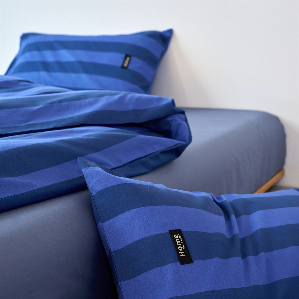 91家纺网 家纺一手货源 找家纺 兰紫橙家纺 2026新款简约风全棉条纹四件套 菘蓝